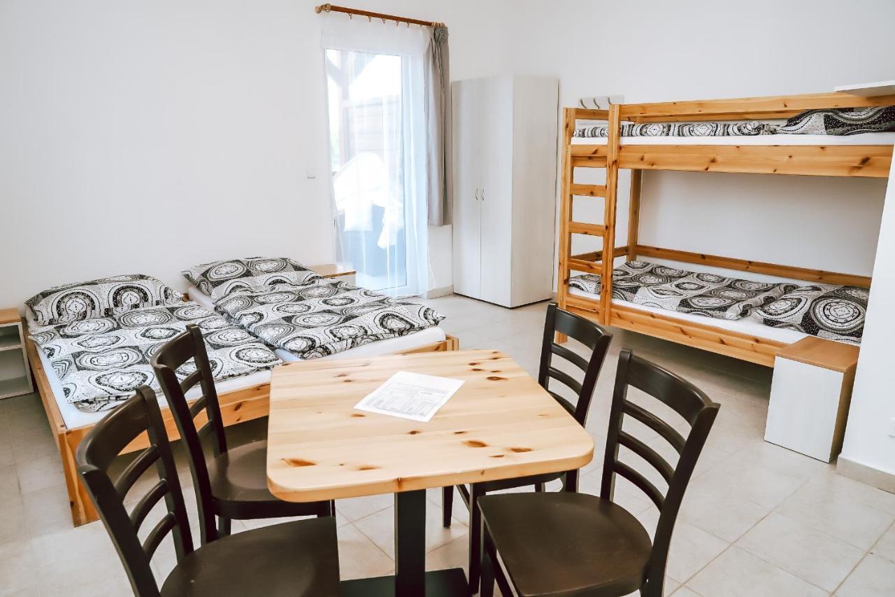 Chaty A Apartmany Hracholusky Kemp Kosatka Pnovany Exterior foto