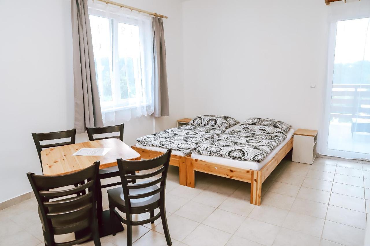Chaty A Apartmany Hracholusky Kemp Kosatka Pnovany Exterior foto