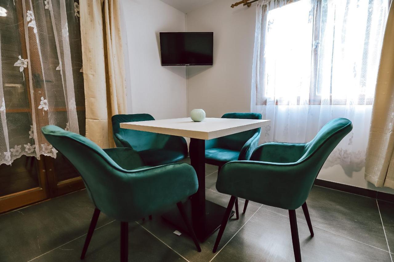 Chaty A Apartmany Hracholusky Kemp Kosatka Pnovany Exterior foto