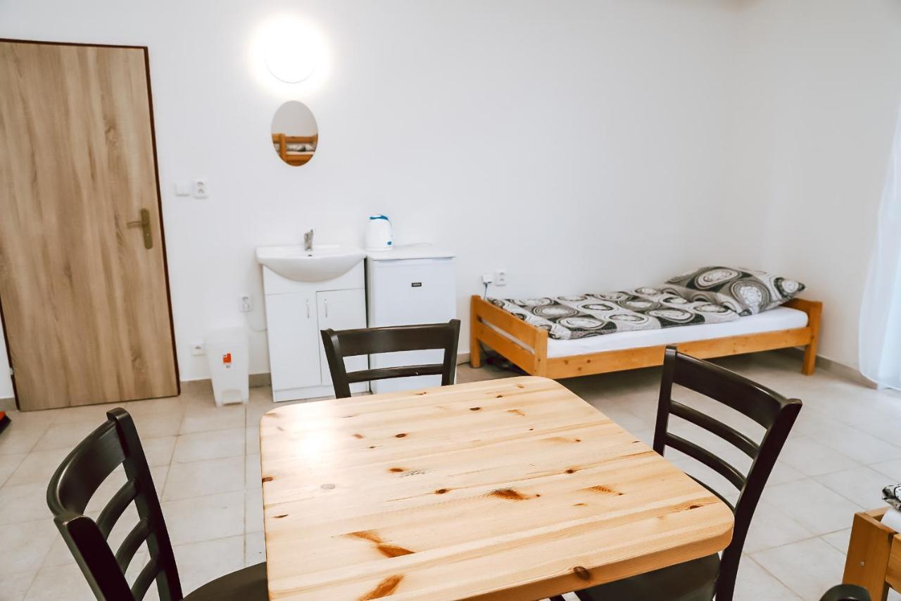 Chaty A Apartmany Hracholusky Kemp Kosatka Pnovany Exterior foto