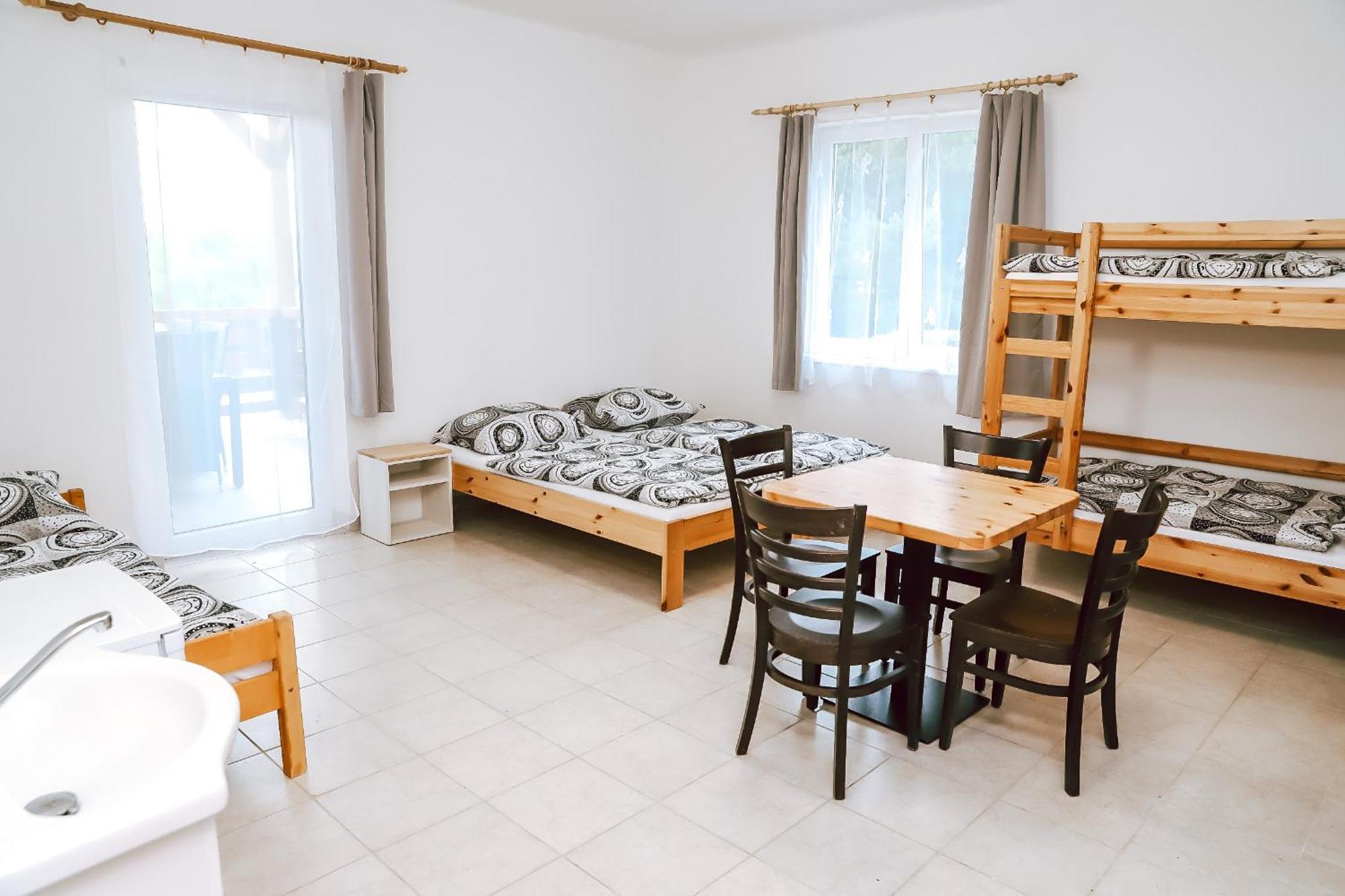 Chaty A Apartmany Hracholusky Kemp Kosatka Pnovany Zimmer foto