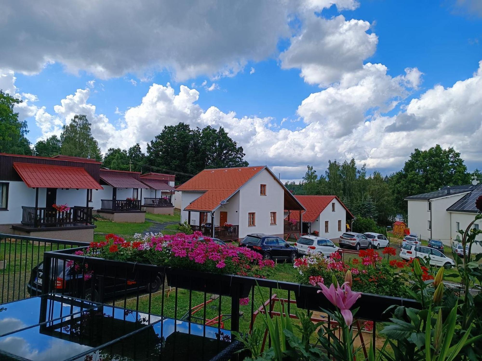 Chaty A Apartmany Hracholusky Kemp Kosatka Pnovany Exterior foto